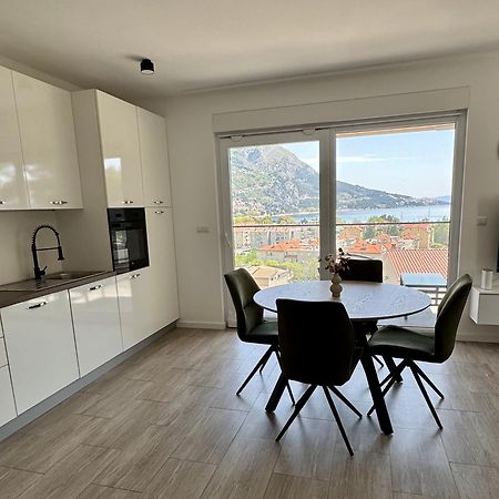 Apartments Elin Omis Bagian luar foto