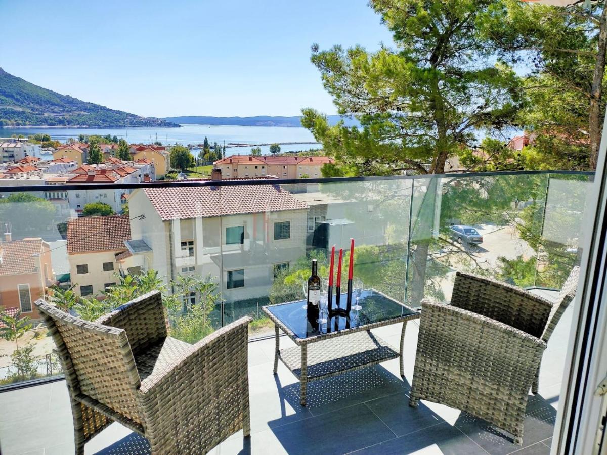 Apartments Elin Omis Bagian luar foto