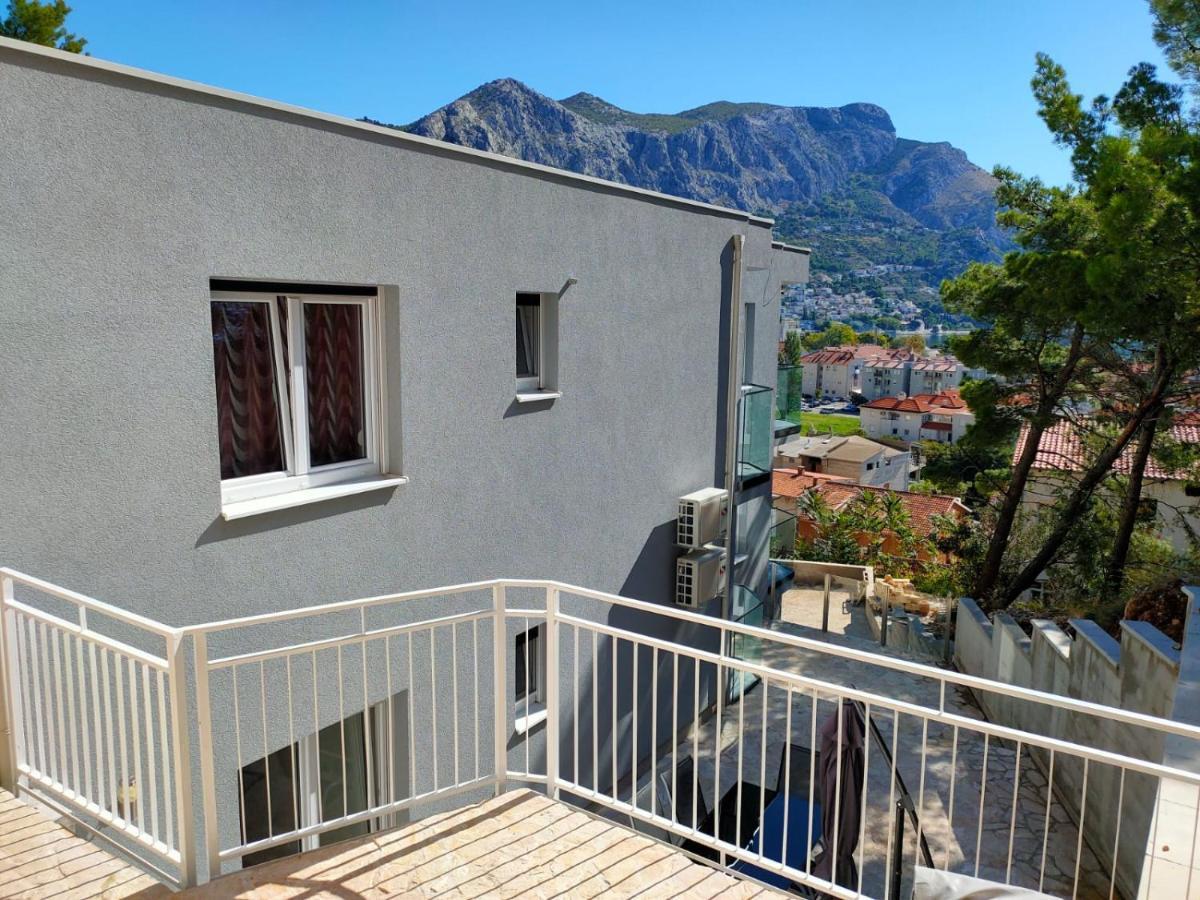 Apartments Elin Omis Bagian luar foto