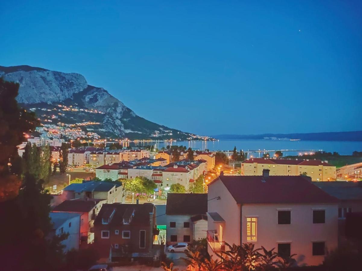 Apartments Elin Omis Bagian luar foto